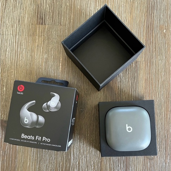 Beats Fit Pro Ear Buds - Picture 3 of 7